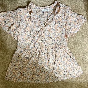 mod boutique pink floral blouse!! flowy top with buttons and very soft material